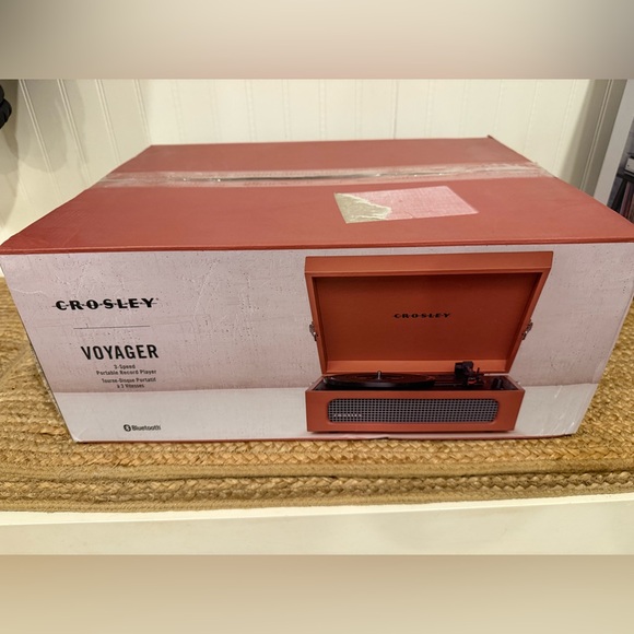 NIB Crosley Voyager Terracotta Vinyl Record Player/ turntable - Picture 2 of 9